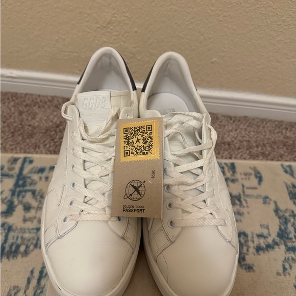 Men Golden Goose Sneakers - Picture 2 of 4